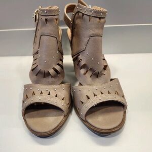 Elegant Women's Cutout Heels - Taupe